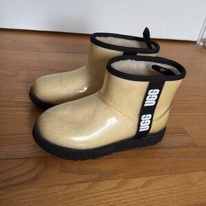 UGG classic clear “ naturall black” boots